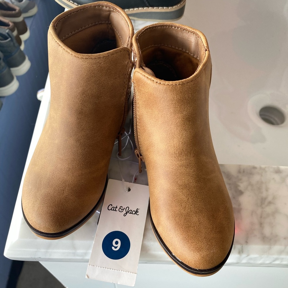 Girls boots